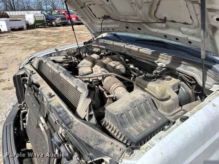 image for item OM9883 2008 Ford  F350 Super Duty XL utility bed pickup truck