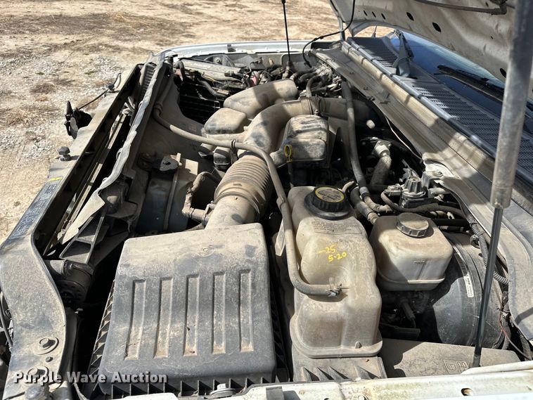 image for item OM9883 2008 Ford  F350 Super Duty XL utility bed pickup truck