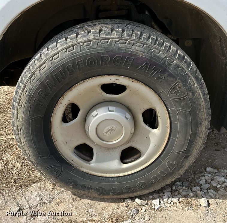 image for item OM9883 2008 Ford  F350 Super Duty XL utility bed pickup truck