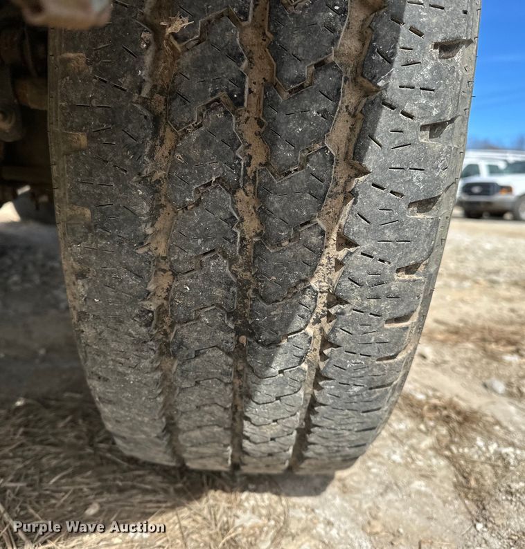 image for item OM9883 2008 Ford  F350 Super Duty XL utility bed pickup truck