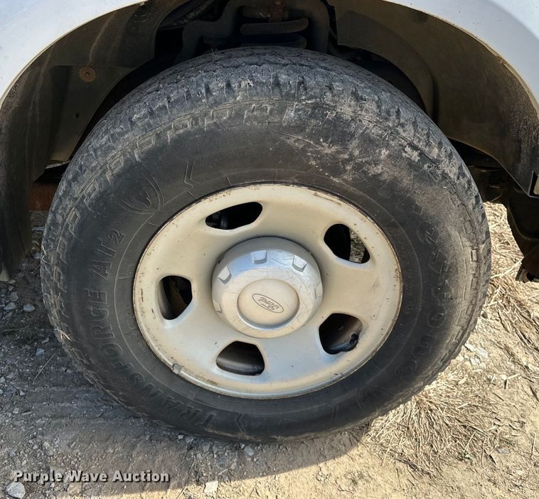 image for item OM9883 2008 Ford  F350 Super Duty XL utility bed pickup truck