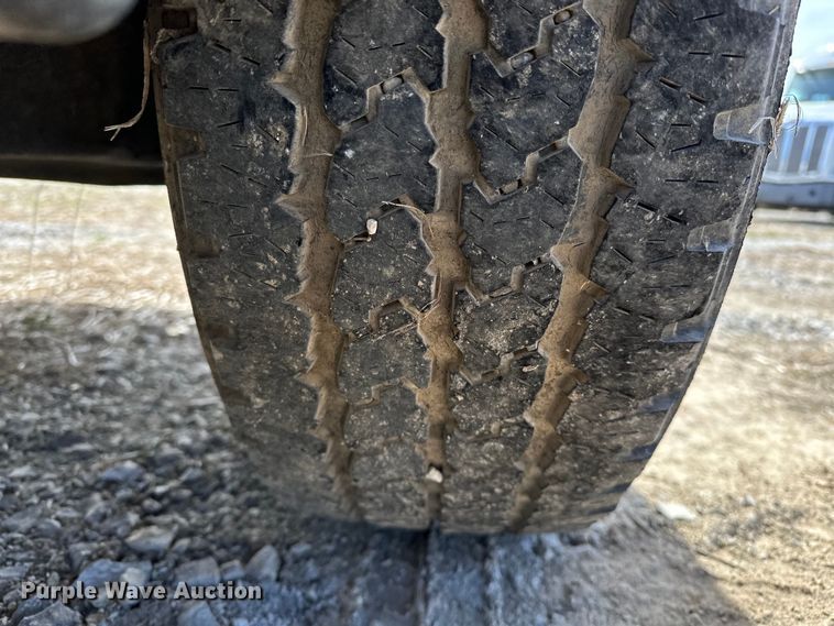 image for item OM9883 2008 Ford  F350 Super Duty XL utility bed pickup truck