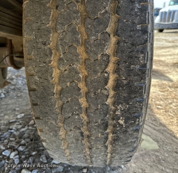 image for item OM9883 2008 Ford  F350 Super Duty XL utility bed pickup truck