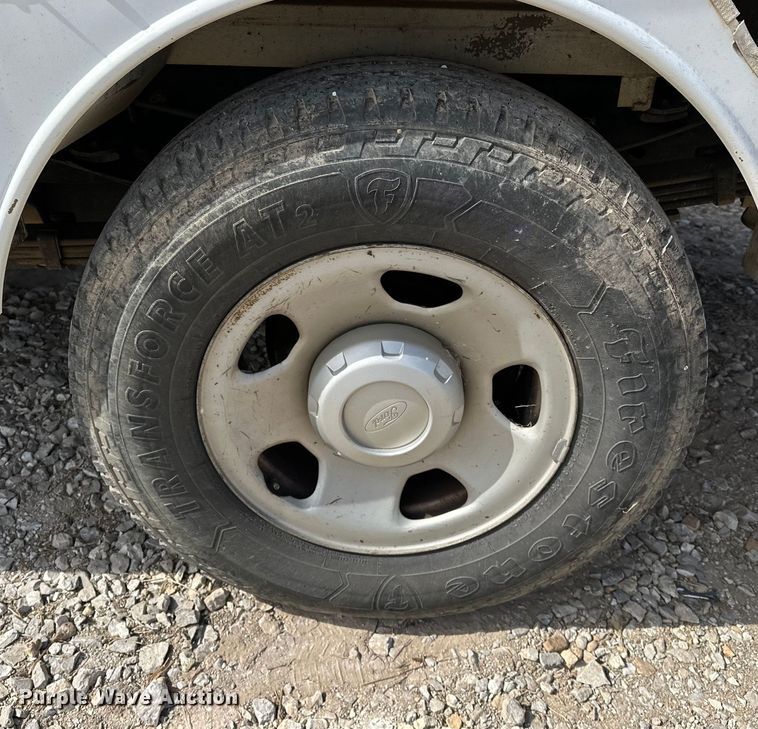 image for item OM9883 2008 Ford  F350 Super Duty XL utility bed pickup truck