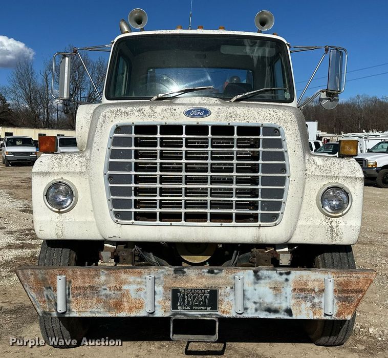 image for item OM9894 1984 Ford 9000 tow truck