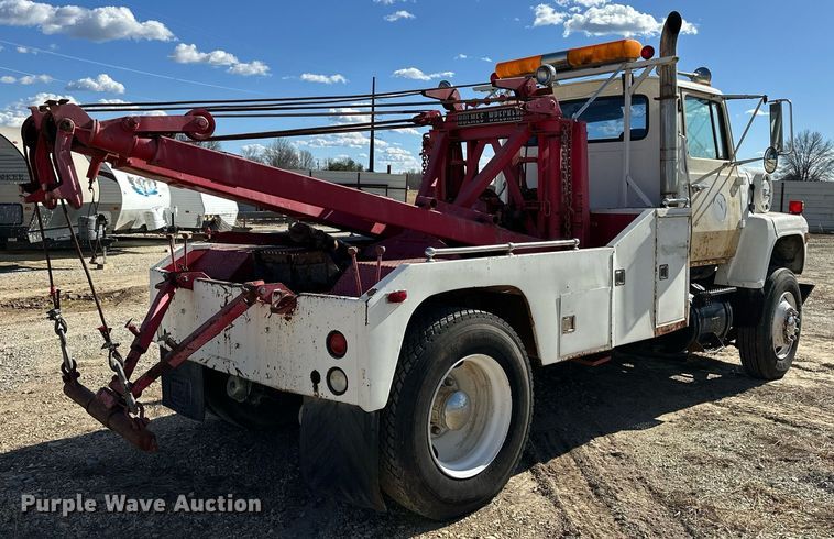 image for item OM9894 1984 Ford 9000 tow truck