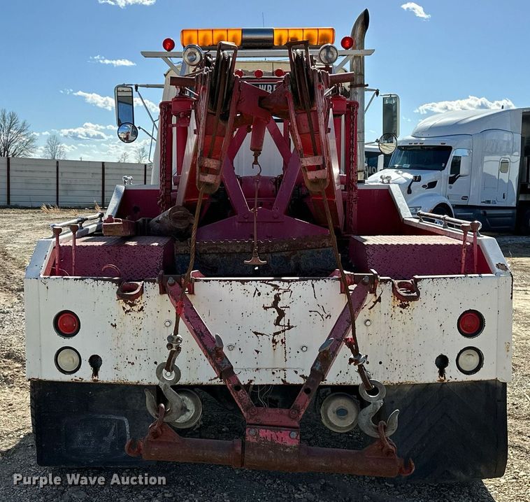 image for item OM9894 1984 Ford 9000 tow truck