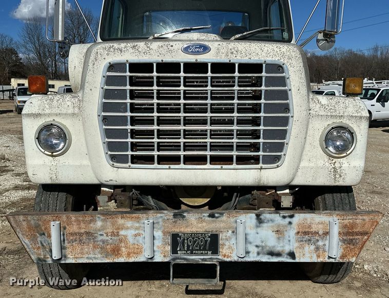 image for item OM9894 1984 Ford 9000 tow truck
