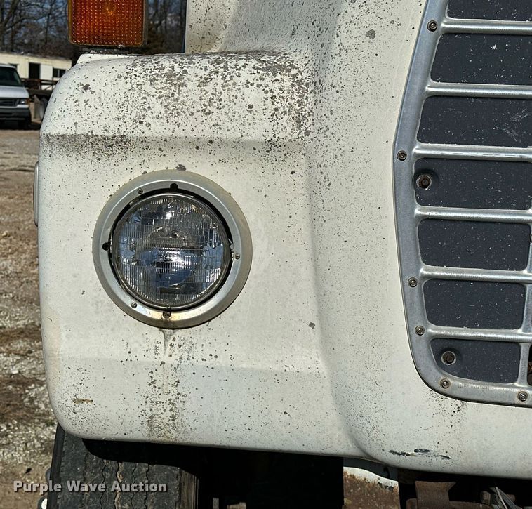 image for item OM9894 1984 Ford 9000 tow truck