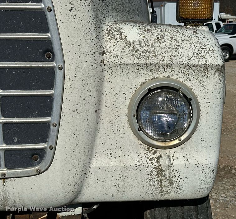 image for item OM9894 1984 Ford 9000 tow truck