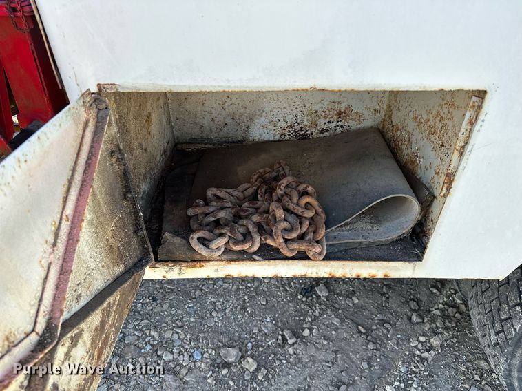 image for item OM9894 1984 Ford 9000 tow truck