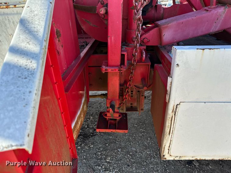 image for item OM9894 1984 Ford 9000 tow truck