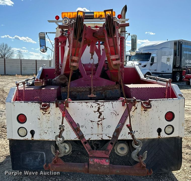 image for item OM9894 1984 Ford 9000 tow truck