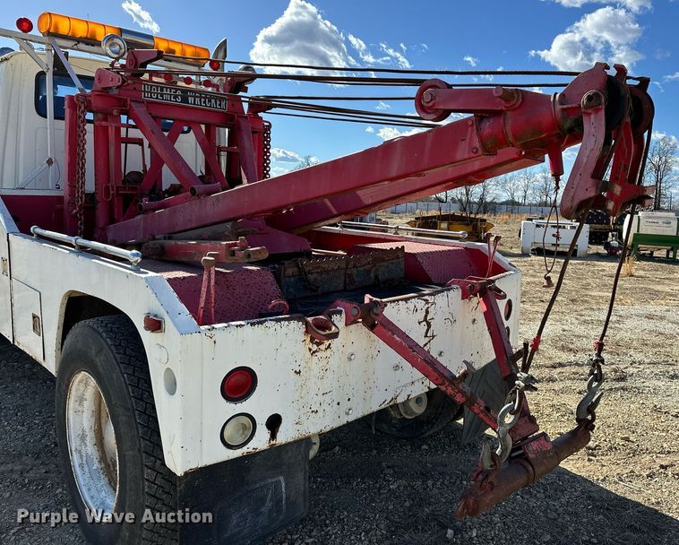 image for item OM9894 1984 Ford 9000 tow truck