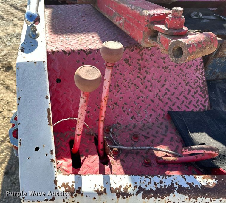 image for item OM9894 1984 Ford 9000 tow truck