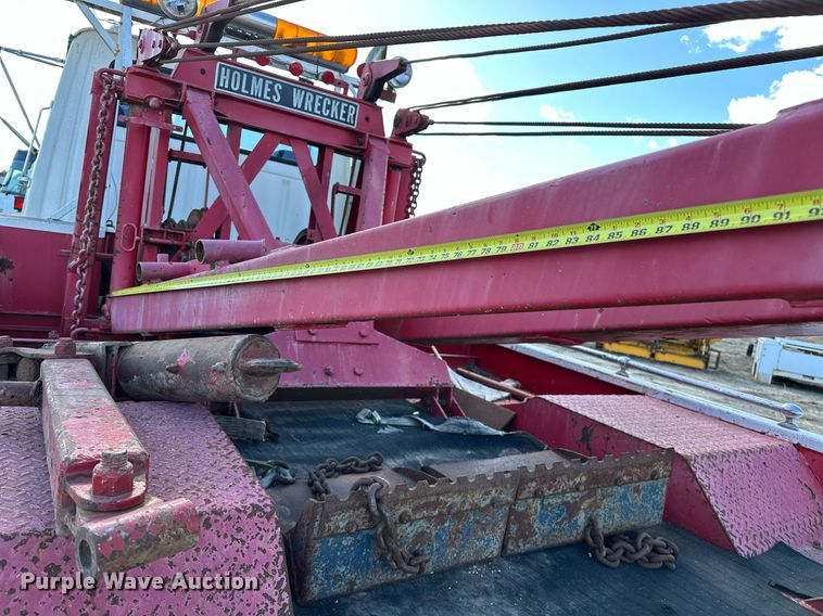 image for item OM9894 1984 Ford 9000 tow truck