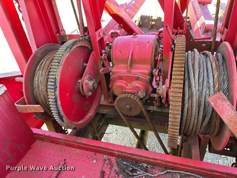 image for item OM9894 1984 Ford 9000 tow truck