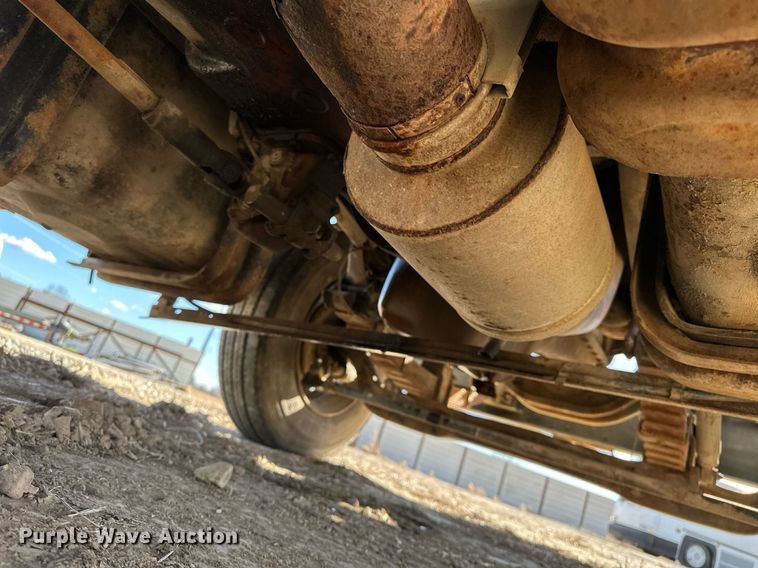 image for item OM9894 1984 Ford 9000 tow truck