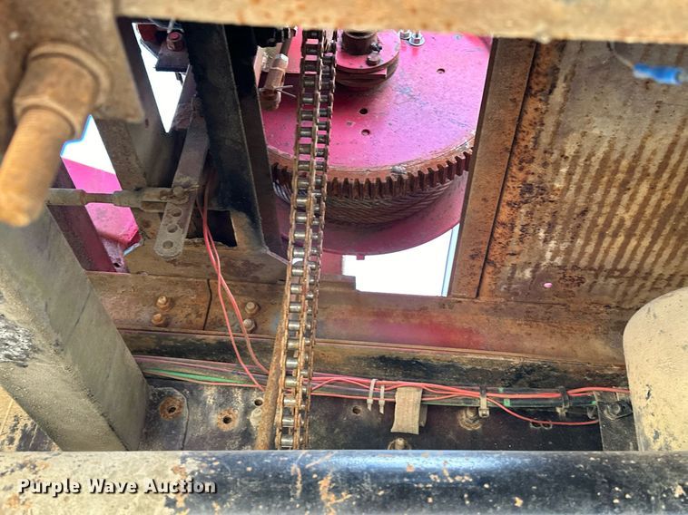 image for item OM9894 1984 Ford 9000 tow truck