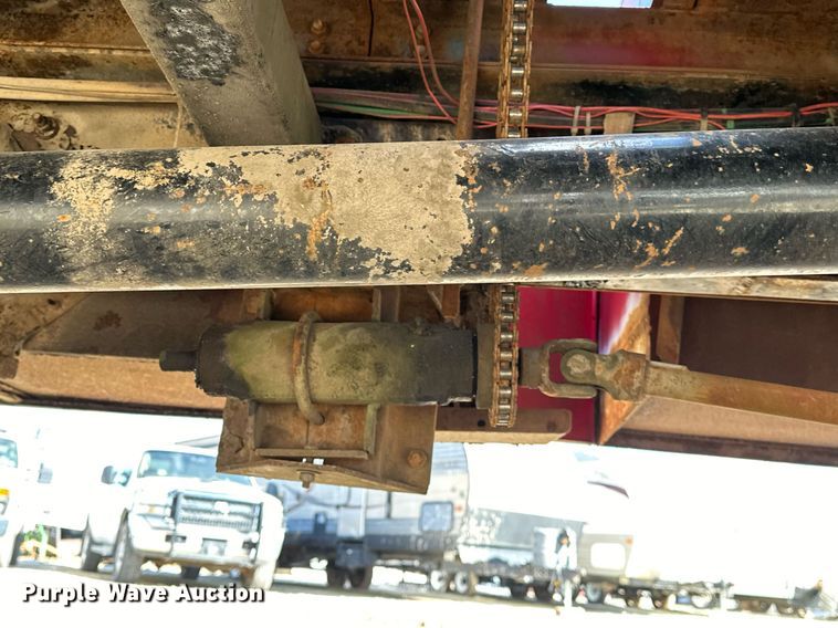 image for item OM9894 1984 Ford 9000 tow truck