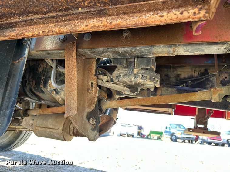 image for item OM9894 1984 Ford 9000 tow truck