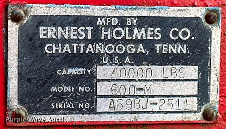 image for item OM9894 1984 Ford 9000 tow truck