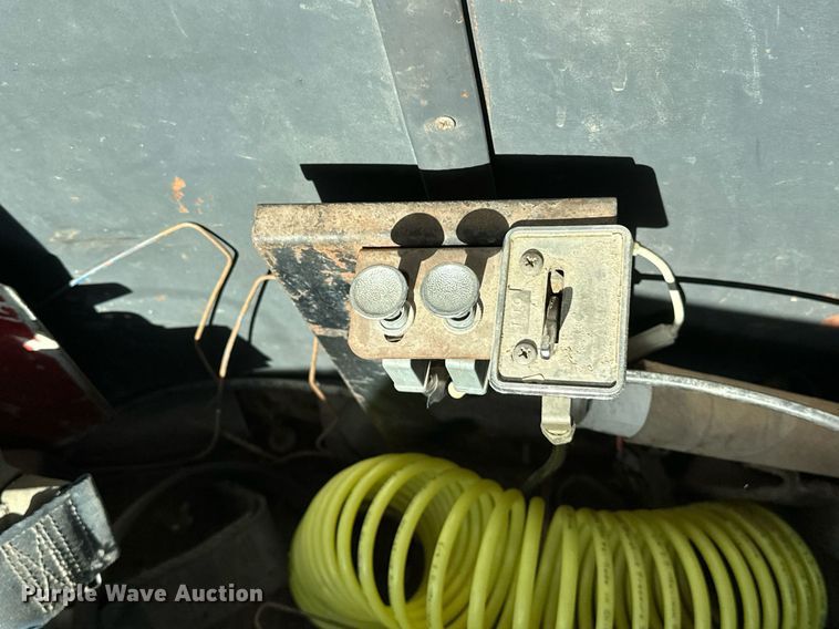 image for item OM9894 1984 Ford 9000 tow truck