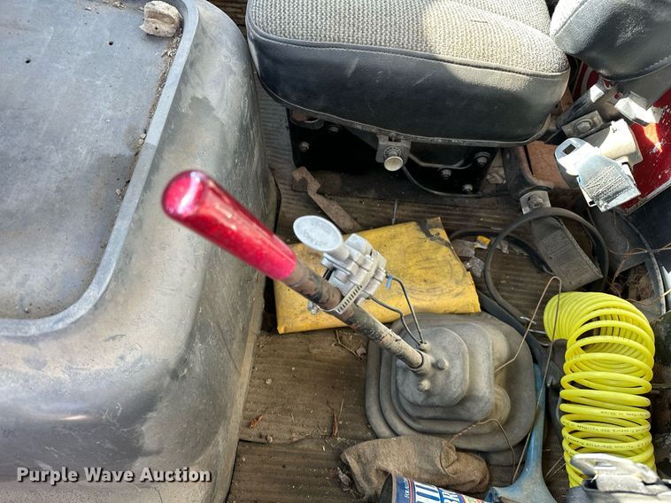 image for item OM9894 1984 Ford 9000 tow truck