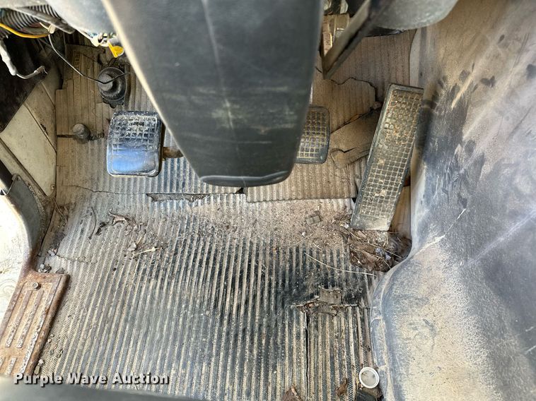 image for item OM9894 1984 Ford 9000 tow truck