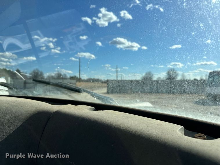 image for item OM9894 1984 Ford 9000 tow truck