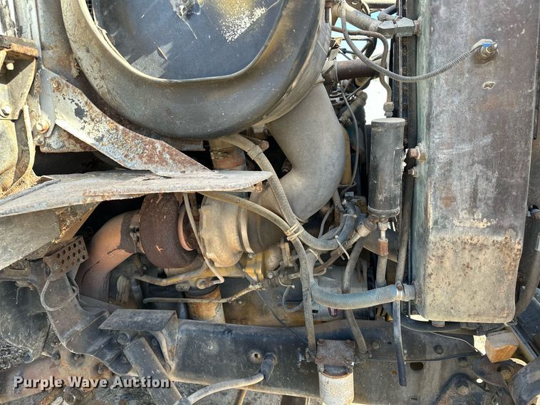 image for item OM9894 1984 Ford 9000 tow truck