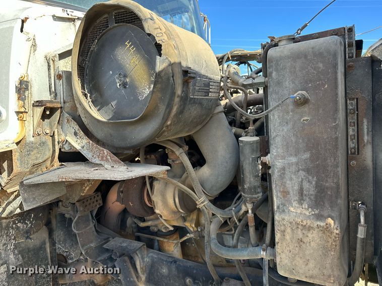 image for item OM9894 1984 Ford 9000 tow truck