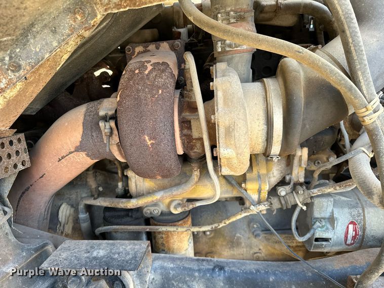 image for item OM9894 1984 Ford 9000 tow truck