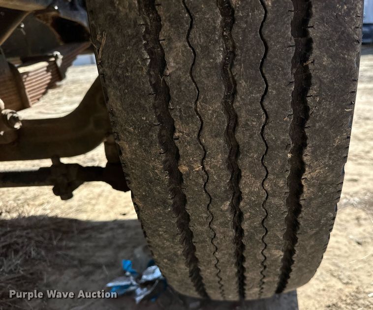 image for item OM9894 1984 Ford 9000 tow truck