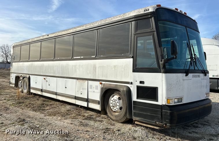 image for item OM9922 1992 Motor Coach Industries  102-C3 coach bus
