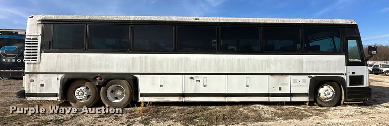 image for item OM9922 1992 Motor Coach Industries  102-C3 coach bus