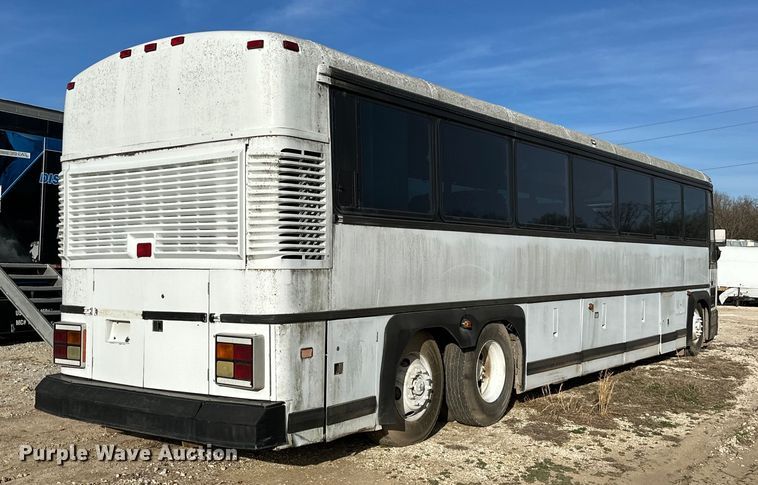 image for item OM9922 1992 Motor Coach Industries  102-C3 coach bus