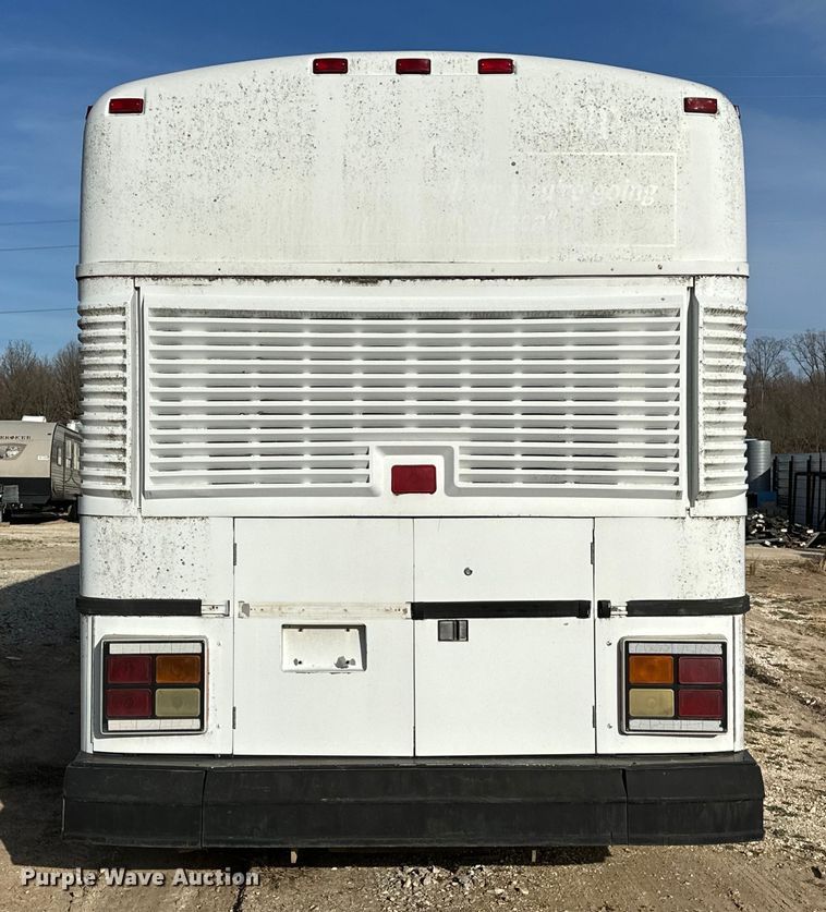 image for item OM9922 1992 Motor Coach Industries  102-C3 coach bus