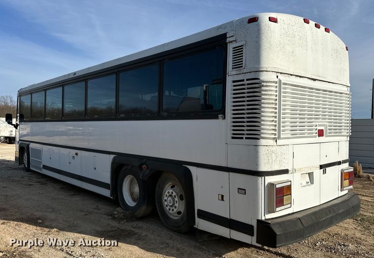 image for item OM9922 1992 Motor Coach Industries  102-C3 coach bus