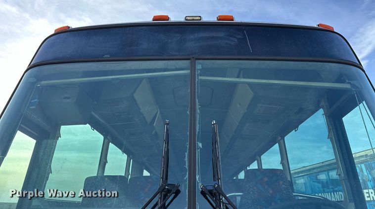 image for item OM9922 1992 Motor Coach Industries  102-C3 coach bus