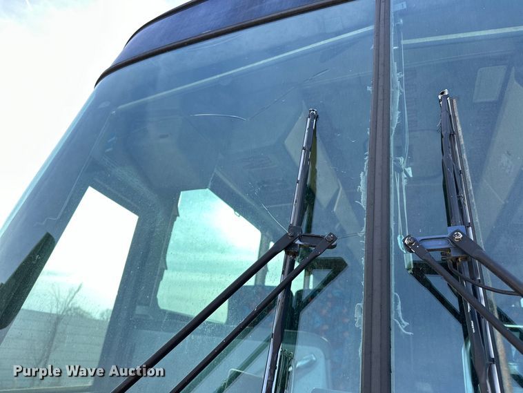 image for item OM9922 1992 Motor Coach Industries  102-C3 coach bus