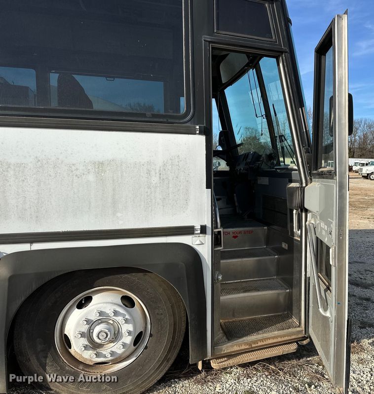 image for item OM9922 1992 Motor Coach Industries  102-C3 coach bus