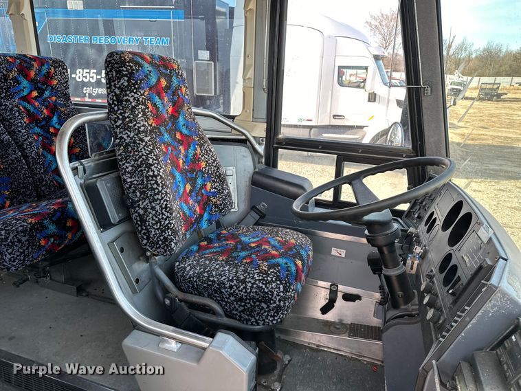 image for item OM9922 1992 Motor Coach Industries  102-C3 coach bus