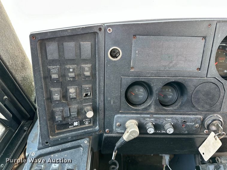 image for item OM9922 1992 Motor Coach Industries  102-C3 coach bus