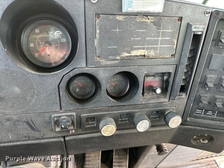 image for item OM9922 1992 Motor Coach Industries  102-C3 coach bus