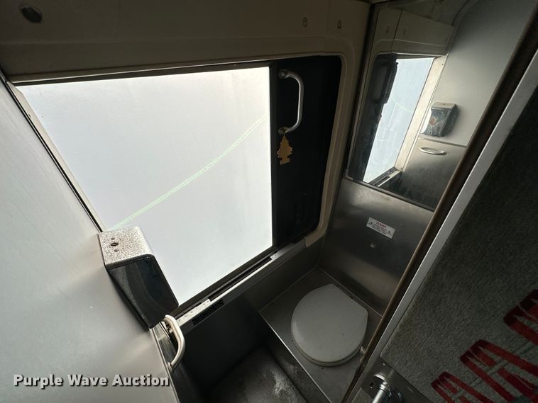 image for item OM9922 1992 Motor Coach Industries  102-C3 coach bus