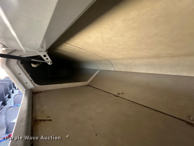 image for item OM9922 1992 Motor Coach Industries  102-C3 coach bus