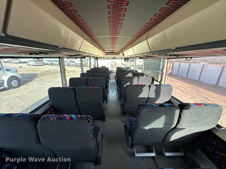 image for item OM9922 1992 Motor Coach Industries  102-C3 coach bus