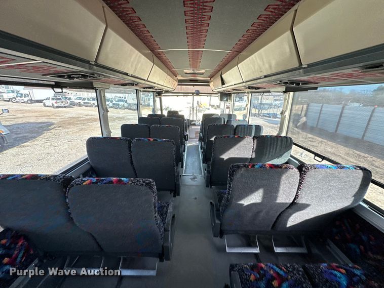 image for item OM9922 1992 Motor Coach Industries  102-C3 coach bus
