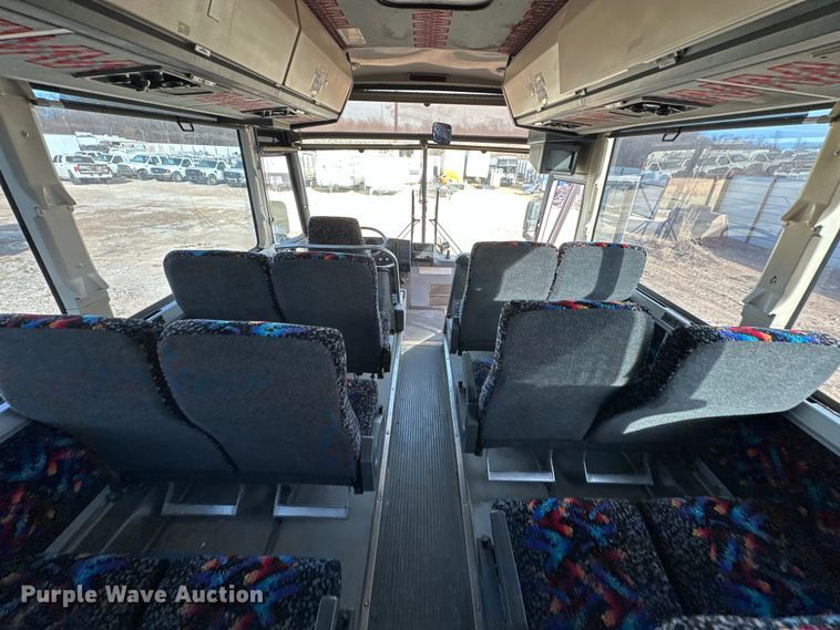 image for item OM9922 1992 Motor Coach Industries  102-C3 coach bus